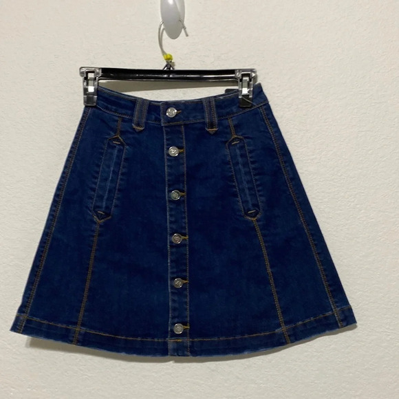 Bebe "NEW" Alexa Mini A-Line Skirt Size O - Picture 2 of 6